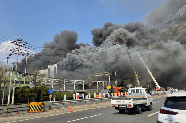 14 قتيلًا ونحو 60 مصابًا نتيجة حريق في مصنع لقطع السيارات في وسط كوريا الجنوبية