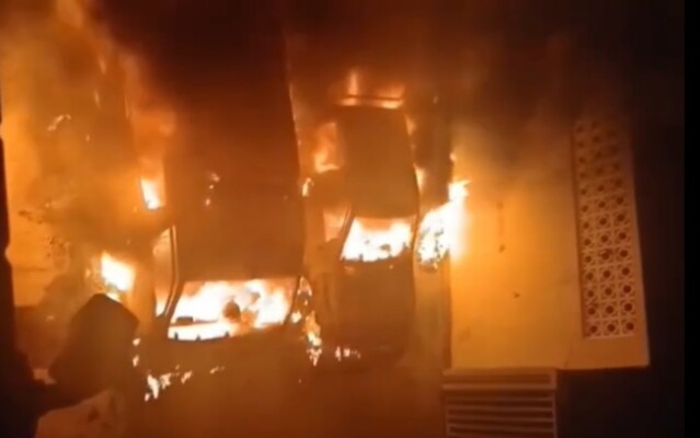 مجهولون أضرموا النيران داخل مستوصف المحمرة في عكار واحتراق سيارات الإسعاف بالكامل