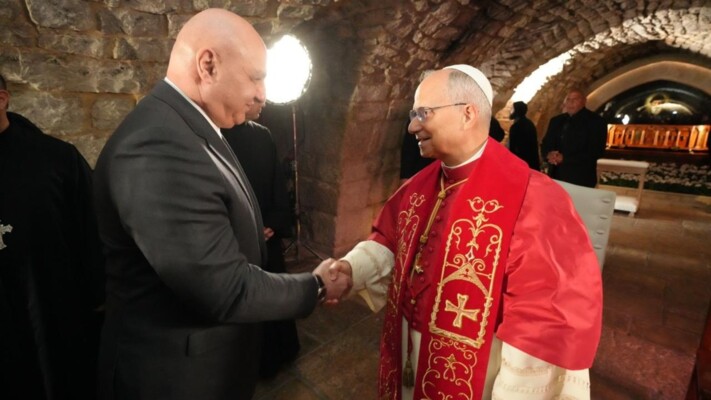 نعمة على نعمة في عنايا: قداسة البابا لاون الرابع عشر يزور ضريح القديس شربل