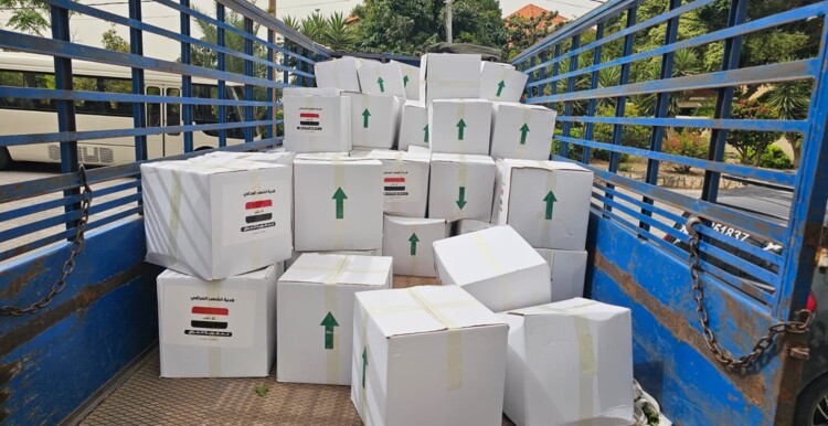 جمعية "من حقي الحياة" وزعت مساعدات غذائية مقدَّمة من العراق على عائلات ومؤسسات خيرية