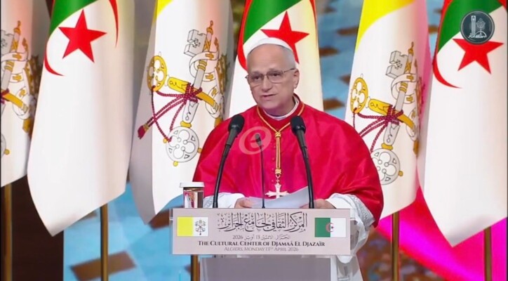 رأس الكنيسة الكاثوليكية يزور جامع الجزائر الكبير ويدعو إلى الأخوٌة بين البشر