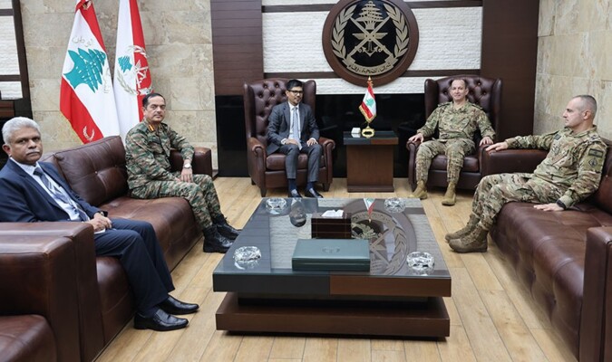 قائد الجيش تداول مع السفير الهندي في سبل تعزيز التعاون بين جيشَي البلدين