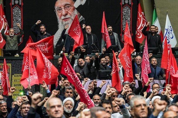 "فارس": 180 نائبا في البرلمان الإيراني أصدروا بيانا طالبوا فيه بإعلان انتهاء مذكرة التفاهم مع أميركا ومواصلة الانتقام