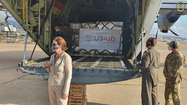 وصول طائرة مساعدات طبية مقدمة من &quot;USAID&quot; لصالح الجامعة الأميركية ببيروت ومستشفى رزق