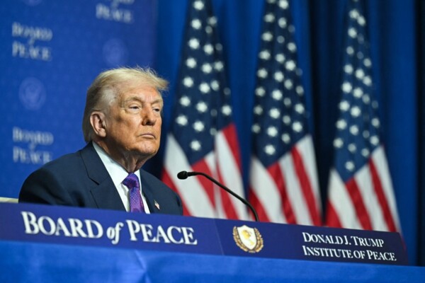 ترامب: نعمل على عدد من الأمور بشأن لبنان وينبغي حل مشكلاته