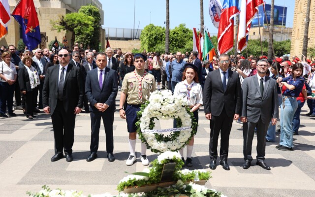وفد من "التيار" وضع إكليلًا من الزهر على نصب شهداء الإبادة الأرمنية في أنطلياس