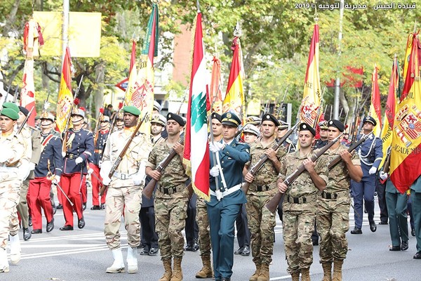 وحدة من مغاوير الجيش تشارك في العرض العسكري لمناسبة العيد الوطني الإسباني في مدريد