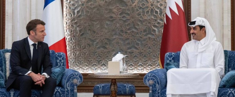 أمير قطر أكد باتصال مع ماكرون أن استهداف المنشآت الحيوية يهدد الاستقرار: لوقف التصعيد فورًا
