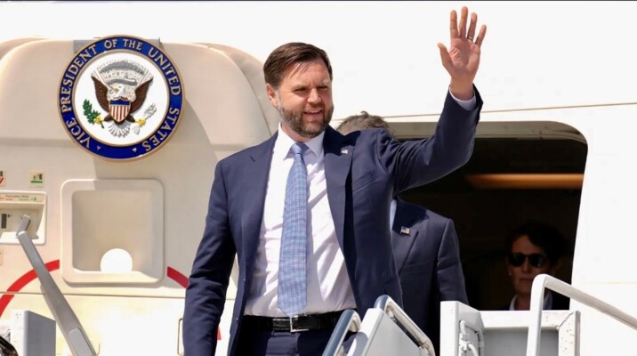 "سي إن إن": إدارة ترامب تعمل على خطة تقضي بأن يسافر جي دي فانس إلى باكستان لمناقشة مخرج من الحرب مع إيران