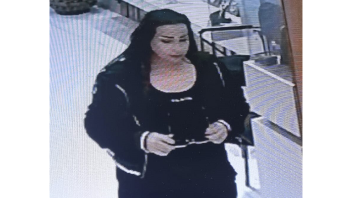 قوى الامن تعمم صورة مطلوبة بجرم سرقة محلّ مجوهرات في المنصوريّة