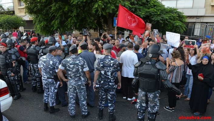 مواجهة بين متضامنين مع جورج عبدالله والقوى الأمنية أمام السفارة الفرنسية