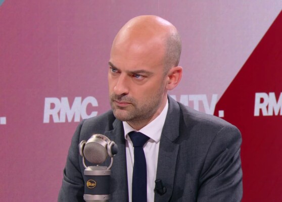 وزير خارجية فرنسا: لن تُرفع العقوبات عن إيران قبل تخليها عن برنامجها النووي والصاروخي