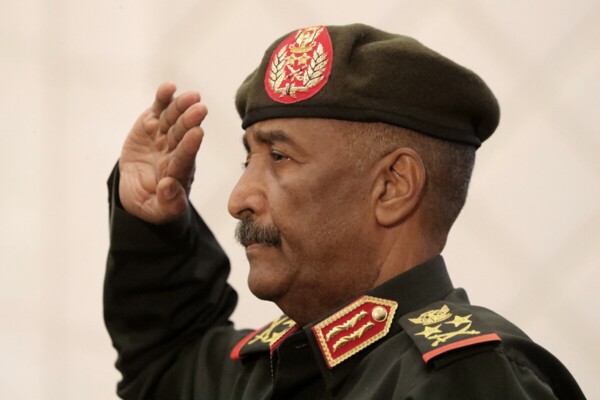 رئيس مجلس السيادة بالسودان: أعداء السودان يريدون تركيعه لكنه لن يركع ولا أستبعد فرض عقوبات علينا قريبا