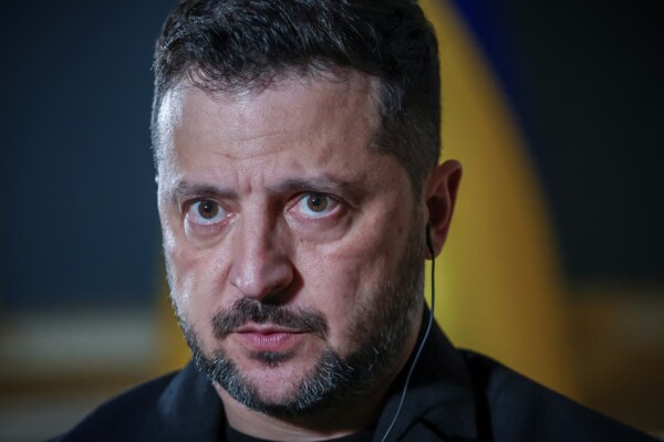 زيلينسكي: روسيا تواصل استهدف قطاع الطاقة رغم إعلان ترامب عن هدنة