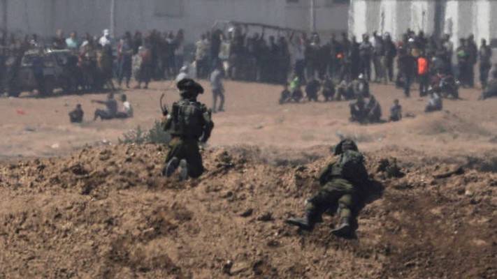 الصحة الفلسطينية: إصابة 13 فلسطينياً بالرصاص الحي شرق دير البلح