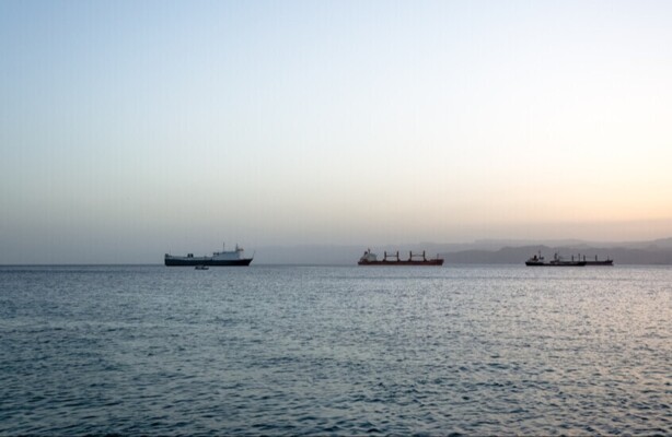 هيئة العمليات البحرية البريطانية: مستوى الخطر البحري العام في الخليج ومضيق هرمز وبحر العرب حرج