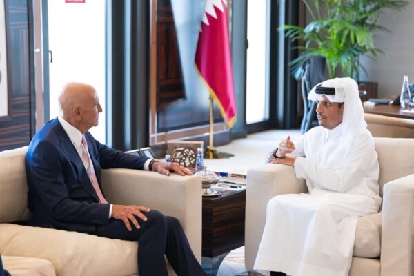 وزير الخارجية القطرية بحث مع براك بسبل التعاون بين قطر وأميركا لدعم الاستقرار في سوريا