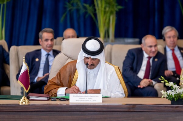 أمير قطر يأمل بأن تسهم نتائج قمة شرم الشيخ للسلام في التوصل لحل شامل وعادل للقضية الفلسطينية