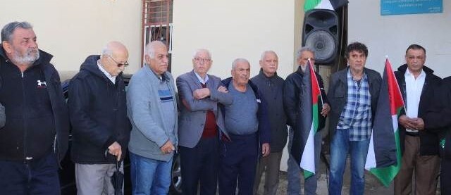اعتصام بمخيم الرشيدية رفضًا لقرارات "الأونروا": حقوق اللاجئين الفلسطينيين بالتعليم والصحة خط أحمر