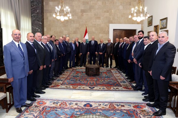 عون: الاطار الذي وضعه لبنان للمفاوضات يتمثل بالانسحاب الاسرائيلي ووقف اطلاق النار وانتشار الجيش وعودة النازحين والمساعدات