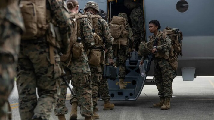 أكسيوس عن مسؤول دفاعي أميركي رفيع: توقع إرسال 10 آلاف جندي أميركي إضافي إلى الشرق الأوسط الأسبوع المقبل