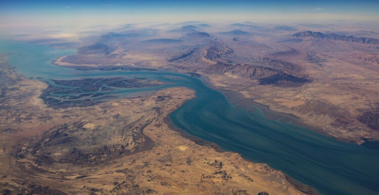 "فارس": مدمرة أميركية توقفت عن التحرك باتجاه مضيق هرمز بسبب تحذيرات إيرانية باستهدافها