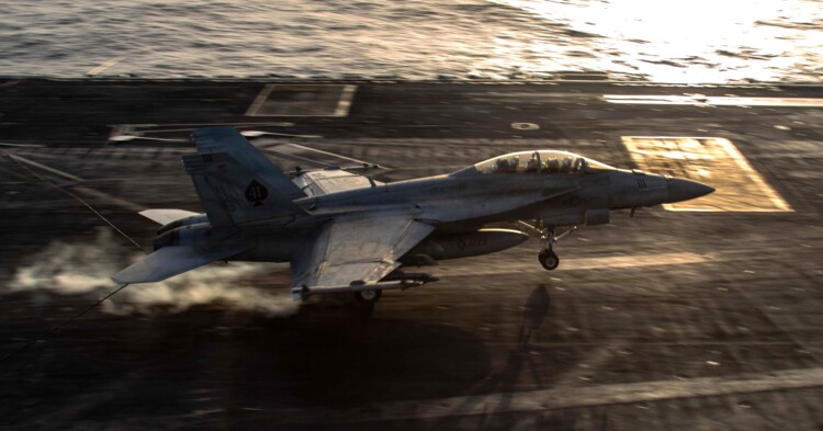 القيادة المركزية الأميركية: حاملة الطائرات "أبراهام لينكولن" تواصل عمليات الطيران نهارا وليلا