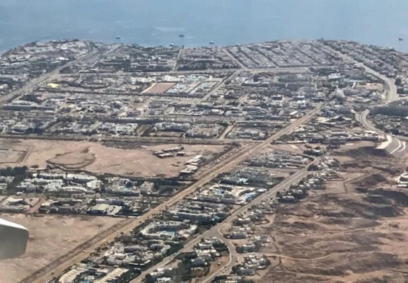 القناة 13 الإسرائيلية: الوفد الإسرائيلي المكلف بمفاوضات الحرب في غزة وصل الى شرم الشيخ