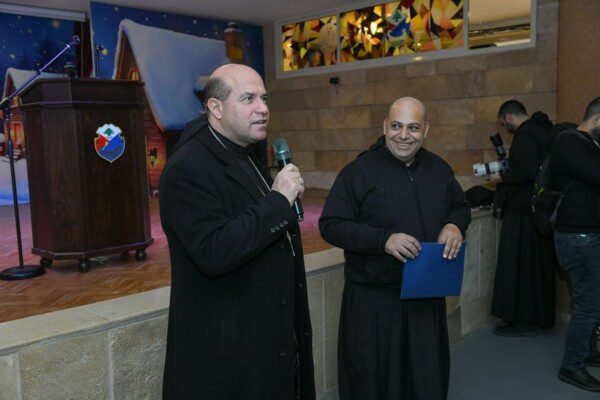 جامعة الروح القدس الكسليك والرهبانية اللبنانية المارونية وزعتا هدايا على أطفال الجنوب في رميش