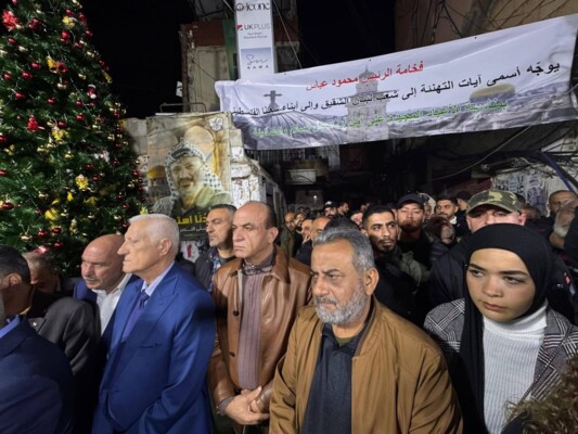 سفير فلسطين خلال إضاءة شجرة الميلاد في مخيم مار إلياس: سنواصل العمل من أجل السلام العادل والشامل