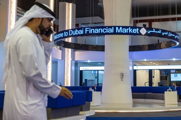 هيئة سوق المال الإماراتية: تعليق التداول في سوق أبوظبي للأوراق المالية وسوق دبي المالي يومي الاثنين والثلاثاء