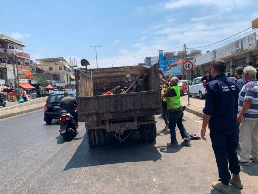 شرطة بلدية برج البراجنة تبدأ حملة لإزالة التعديات والمخالفات من الشوارع والأرصفة