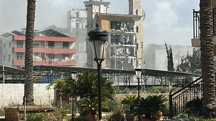 الطيران الإسرائيلي استهدف مجمع الزهراء جنوبي صيدا ومناطق عنقون وعدلون