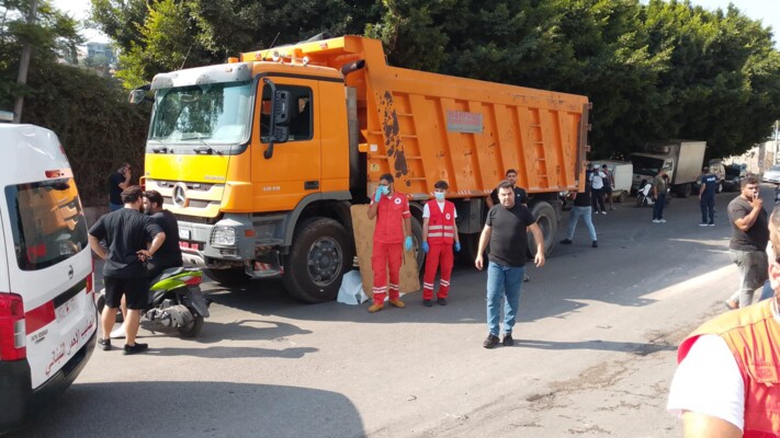 قتيل نتيجة تصادم بين دراجة نارية وشاحنة على طريق الشويفات- مفرق الصحراء