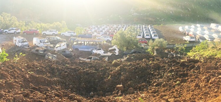 فوج الهندسة بالجيش كشف على مكان الاستهداف في مار روكز- الدكوانة بالقرب من مرأب للسيارات والأضرار مادية