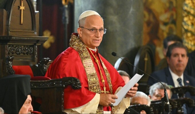 البابا لاوون من كنيسة القديس جاورجيوس البطريركية في اسطنبول: الكنائس مدعوة للعمل على بناء السلام