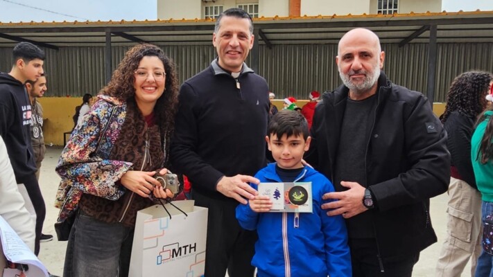 جمعية من حقي الحياة وجمعية نهاد الشامي وكسوة يزرعون الفرح في قلوب أطفال تكميلية الفيدار الرسمية