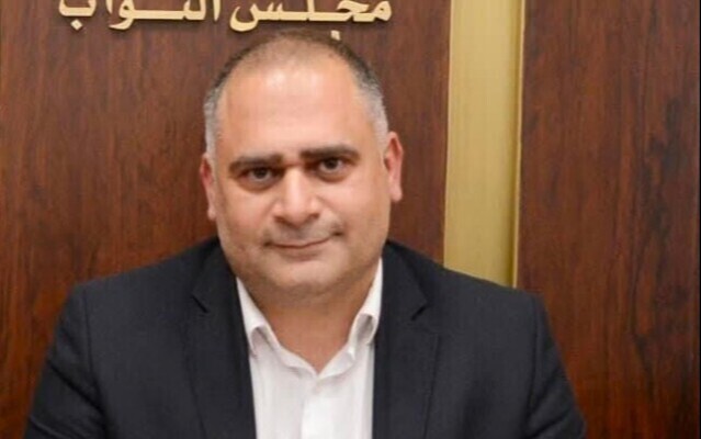 مسعد توجه بسؤال الى كرامي حول حماية الحق في التعليم للطلاب المنقطعين قسرًا بسبب العلاج والاستشفاء الطويل