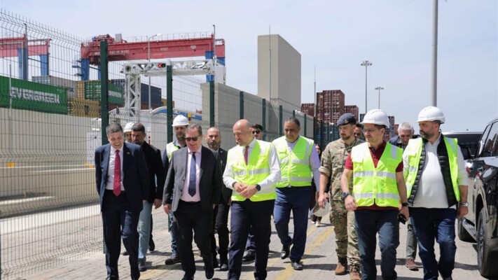 السفير البريطاني زار النفّي وجال في مرفأ بيروت منوهًا بمستوى إجراءات الأمن والسلامة