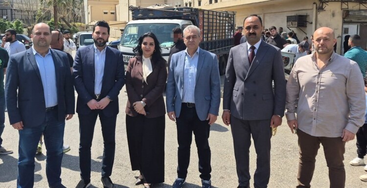 السفارة العراقية وزعت مساعدات إنسانية وعينية على رعاياها المقيمين في مدينة صيدا