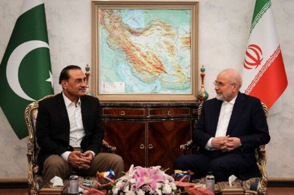 قاليباف لقائد الجيش الباكستاني: إيران تتابع تنفيذ شروط مذكرة التفاهم وعلى أميركا الوفاء بالتزاماتها