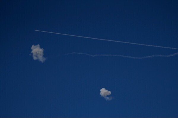 وسائل إعلام إسرائيلية: رصد سقوط شظايا صاروخية في 6 مواقع على الأقل في تل أبيب