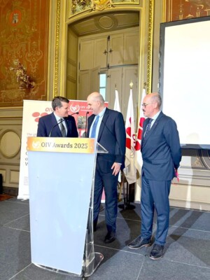 لويس لحود تسلم في ديجون الفرنسية شهادة تصنيف زحلة ضمن المدن العالمية للكرمة والنبيذ