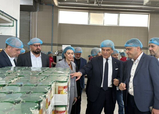 عيسى الخوري جال على مصانع في كسروان: التحاليل المخبرية أظهرت أن مياه تنورين نظيفة