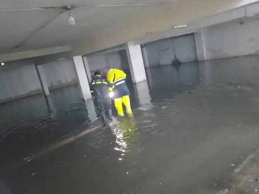 الدفاع المدني: سحبنا مياه السيول من مبنى وزارة العمل ومراكب من وسط الطرق في برج البراجنة والشويفات ونفق خلدة
