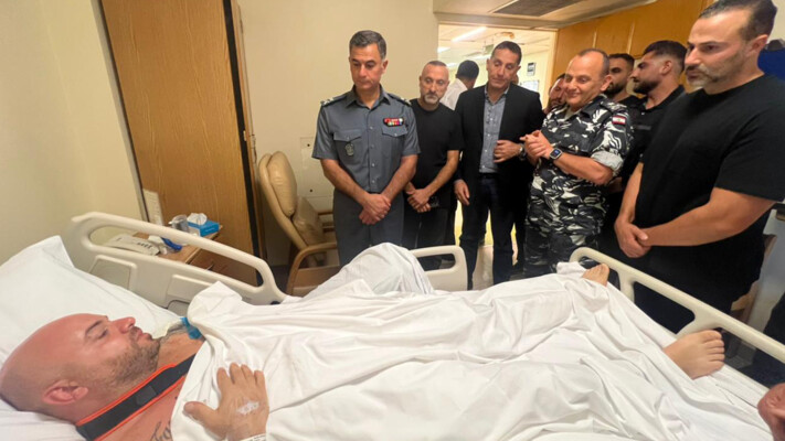 اللواء عبد الله عاد جريحَي مفرزة استقصاء جبل لبنان: نفتخر برجالٍ يضحّون لحماية أمن الوطن