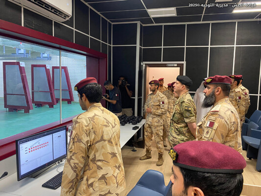 قائد الجيش قام بجولة على عدد من الوحدات العسكرية القطرية في ختام زيارته لقطر