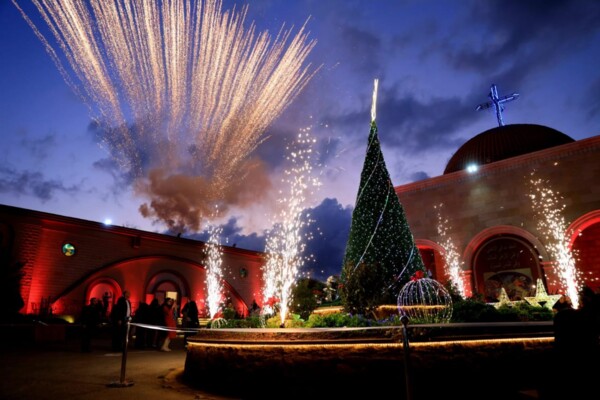 إضاءة شجرة الميلاد في الشويفات بأجواء احتفالية جامعة