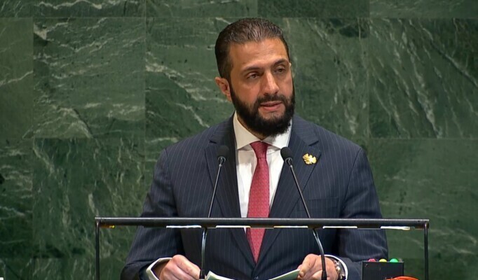الحكومة البريطانية رفعت العقوبات عن الشرع