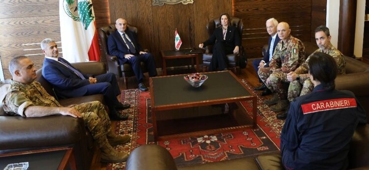 وزير الدفاع بحث مع نائبة وزير الدفاع الإيطالي بسبل تعزيز التعاون العسكري بين جيشي البلدين